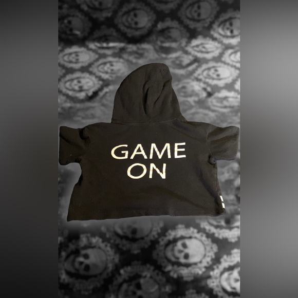 XS divided NWT cropped black game on short sleeve pull over activewear hoodie! - Picture 2 of 3